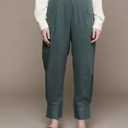 Pleat-Front Tapered Fit Pants-image-9