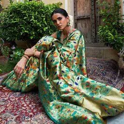 Women Floral Woven Traditional Saree with Contrast Border-image-0
