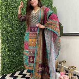 Women Rayon Straight Kurta Set-image-0