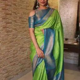 Banarasi Saree with Woven Motifs-picture-17
