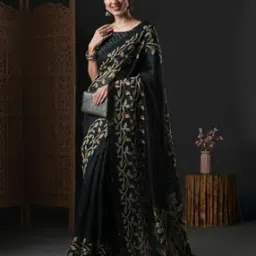 Women Floral Print Saree with Contrast Border-image-79