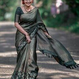 Women Printed Saree with Tassels-image-27