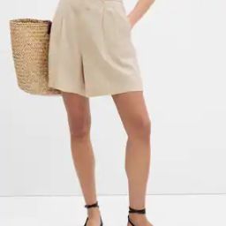 Women High-Rise Pleated Linen Shorts-image-13