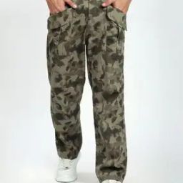 beyoung Men Camouflage Print Relaxed Fit Cargo Pants-picture-0