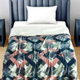 Multicolor Geometric Mild Winter 400 GSMWoollen Single Bed Comforter-image-10