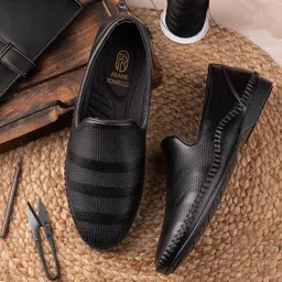 FRANKROMELLO Men Textured Lightweight Loafers-40