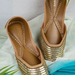 KORAKARI Women Embellished Ethnic Mojaris Flats-image-65