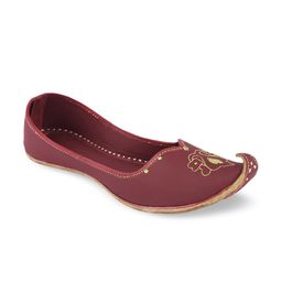 DESI COLOUR Women Maroon Embroidered Mojaris-image-79