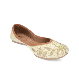 DESI COLOUR Women Off White Embellished Ethnic Mojaris Flats-52