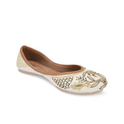 DESI COLOUR Women Off-White & Gold-Toned Embellished Ethnic Mojaris-image-84