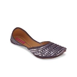 Fulkari Women Grey Embellished Leather Ethnic Mojaris Flats-image-125