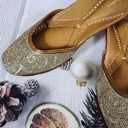 Fulkari Embellished Round Toe Leather Mojaris-15