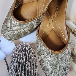 Fulkari Embellished Round Toe Leather Mojaris-13
