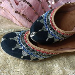 DESI COLOUR Women Black Ethnic Ballerinas Flats-48