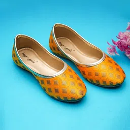 BOYZ N GALZ Girls Textured Round Toe Ballerinas-26