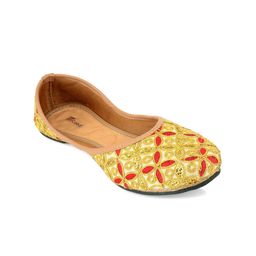 DESI COLOUR Women Ethnic Mojaris With Embroidered-image-96