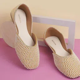 Mochi Women Mojaris with Bows Flats-image-96