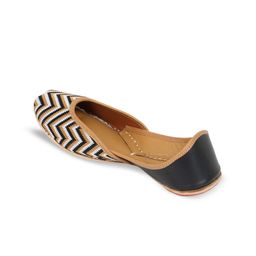NR By Nidhi Rathi Striped Square Toe Ethnic Mojaris image 3