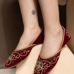 Shezone Embellished Square Toe Ethnic Mojaris-17