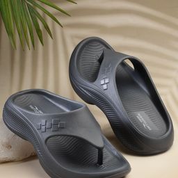 ASIAN Men Textured Clogs-4
