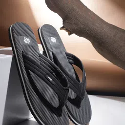 Liberty Men Textured Thong Flip-Flops-picture-32