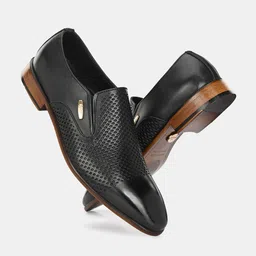 Lafattio Men Textured Leather Slip-On Shoes-image-24