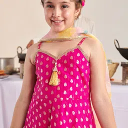 pspeaches Girls Floral Printed Regular Sequinned Kurta with Pyjamas & With Dupatta image 2