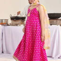 pspeaches Girls Floral Printed Regular Sequinned Kurta with Pyjamas & With Dupatta image 3