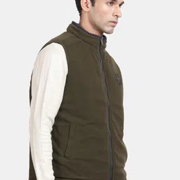 t-base Mock Collar Sleeveless Reversible Padded Jacket image 4