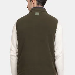 t-base Mock Collar Sleeveless Reversible Padded Jacket image 5
