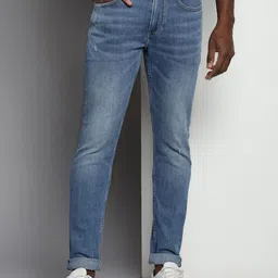 Calvin Klein Men Tapered Fit Mid Rise Clean Look Light Fade Jeans-image-7