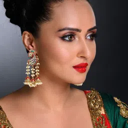 Sukkhi Red Gold-Plated Kundan Studded Enamelled Dome Shaped Jhumkas-picture-4