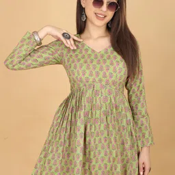 ODD BY chansi TRENDZ Floral Printed V-Neck Anarkali Empire Kurta With Trousers-picture-9