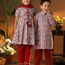 VASTRAMAY Girls Floral Printed V-Neck Pure Cotton Anarkali Kurta with Pyjamas & Dupatta-image-77