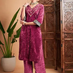 Shae by SASSAFRAS Ethnic Motifs Embroidered V-Neck Thread Work Velvet Straight Kurta-picture-7