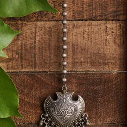 VENI Women Silver-Toned & Plated Oxidised Peacock Ghungroo Maang Tikka-8