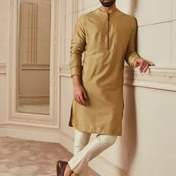 Tasva Men Green Solid Round Neck Kurta With Metal Zipper & Flap Button Detail-34
