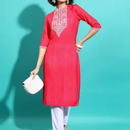 Vishudh Women Red Geometric Yoke Design Thread Work Kurta-15