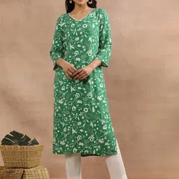 W Floral Printed V-Neck Straight Kurta-39