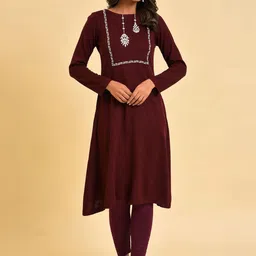 W Red Ethnic Motifs Yoke Design Thread Work A-Line Kurta-8