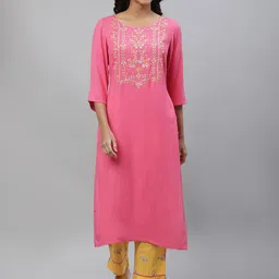 AURELIA Ethnic Motifs Yoke Design Sequinned Thread Work Kurta-17