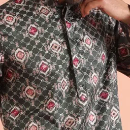 KISAH Men Quirky Checked Flared Sleeves Thread Work Kurta image 3
