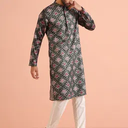 KISAH Men Quirky Checked Flared Sleeves Thread Work Kurta image 2