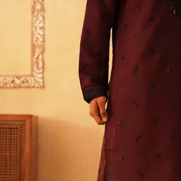 Jompers Men Geometric Embroidered Flared Sleeves Thread Work Kurta image 4
