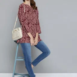 HERE&NOW Burgundy & Pink Ethnic Motifs Printed Sweetheart Neck Kurti-16