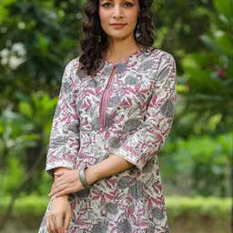 Rain & Rainbow Floral Printed Keyhole Neck Pure Cotton Kurti-picture-28