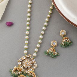 DASTOOR Gold-Plated Kundan Studded & Beaded Jewellery Set-image-27