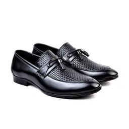 Cliff Fjord Men Textured Tasselled Formal Loafers-picture-1