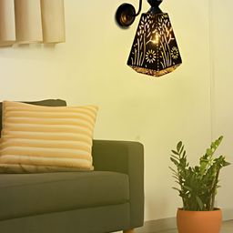MFD HOME FURNISHING Black Metal Traditional Abstract Shaped Shaped Wall Lamp-46
