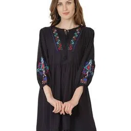 saakaa Embroidered Tunic Top-picture-1